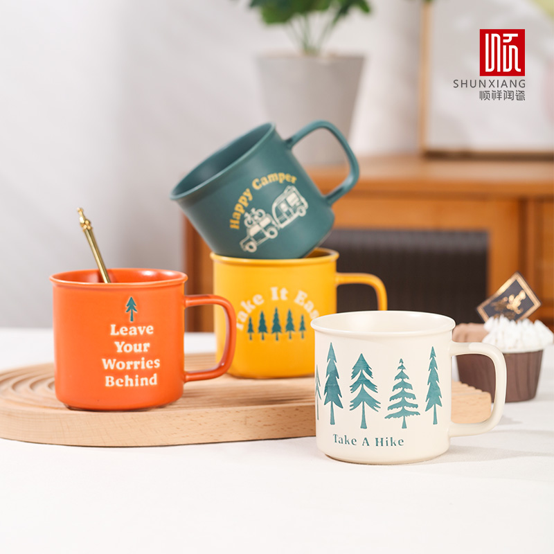 Outdoor Adventure Friends - SHUNXIANG Keramiktasse im Camping-Stil, Outdoor-Abenteuer-Thema, Kaffee-