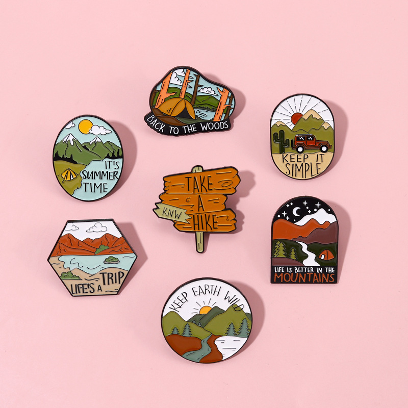 Outdoor Adventure Friends - Camping im Freien Emaille Pins benutzer