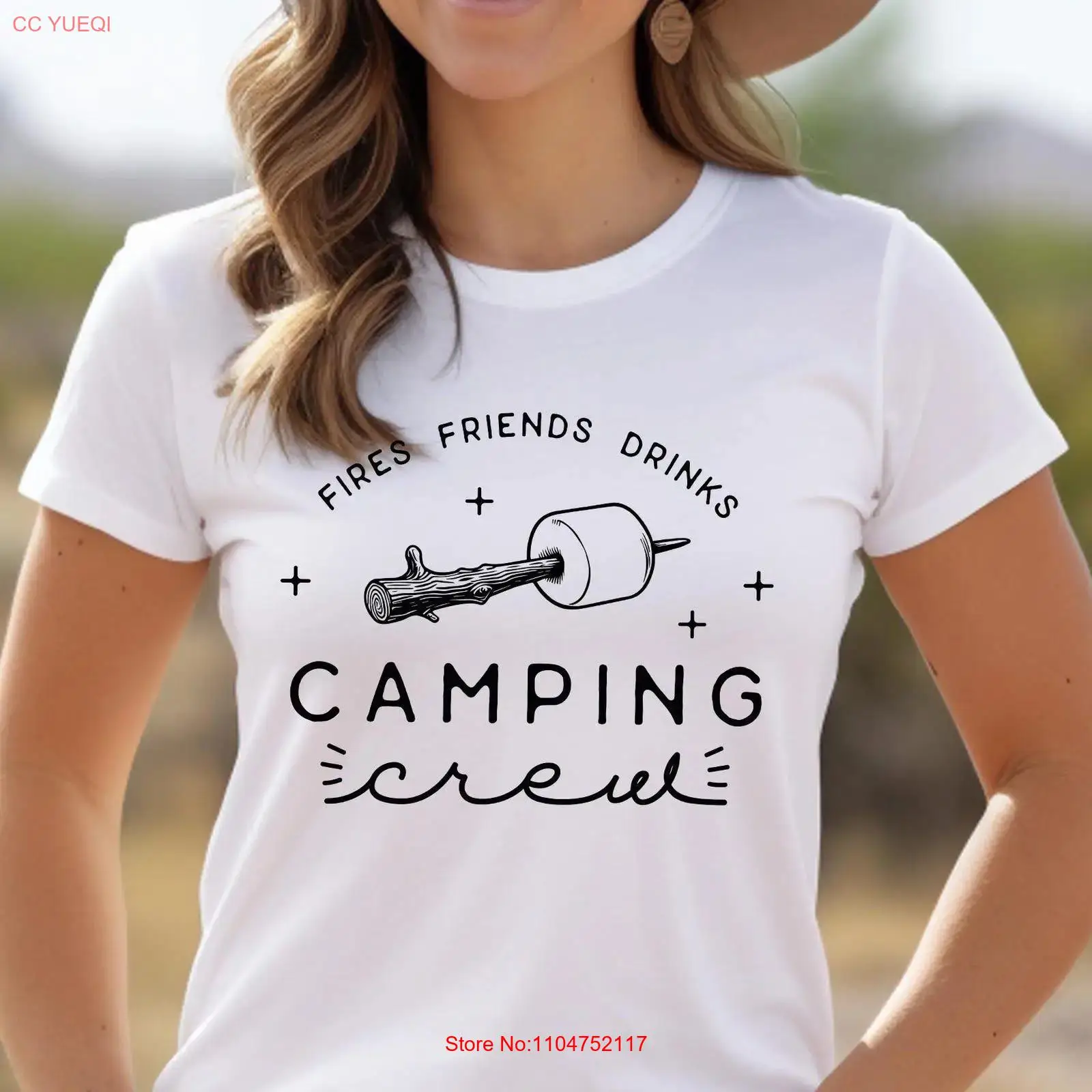 Outdoor Adventure Friends - Camping Crew T-Shirt: Feuer, Freunde, Getränke,